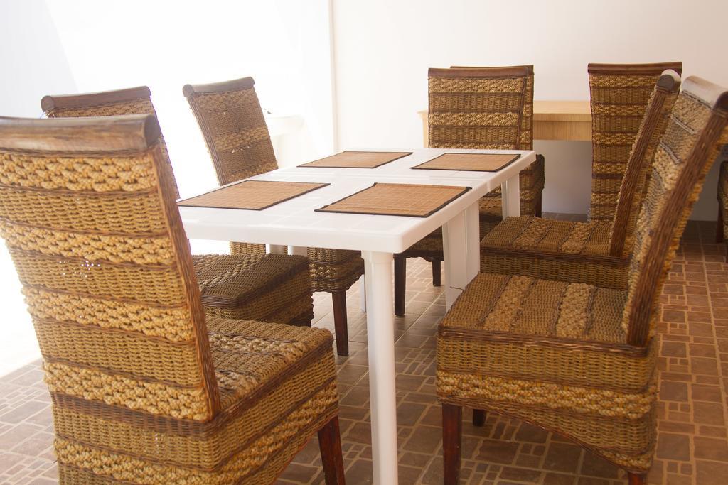 Jail Break Surf Inn Himmafushi Exterior foto