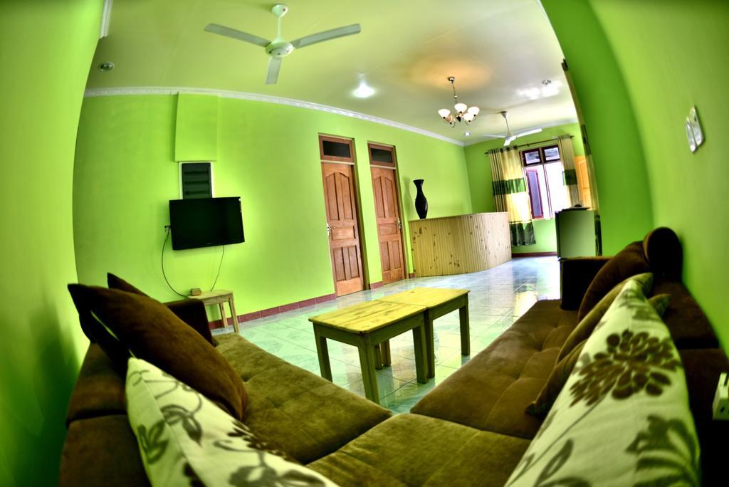 Jail Break Surf Inn Himmafushi Exterior foto